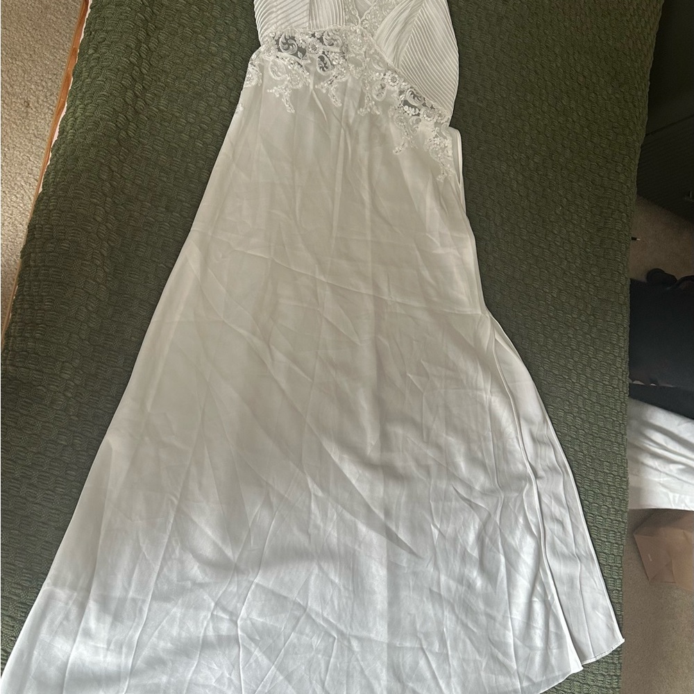 Elegant White Lacey Silk Satin Night Gown and Robe